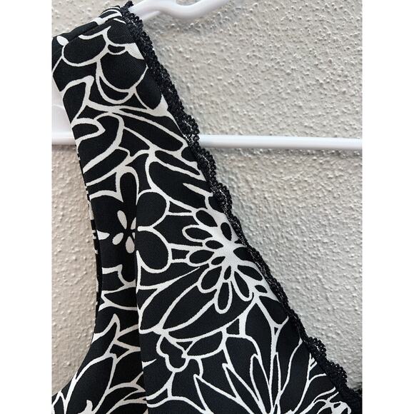 Womens Connected Apparel Dress Size 6 Petite Black and White Floral V-Neck - Picture 3 of 11